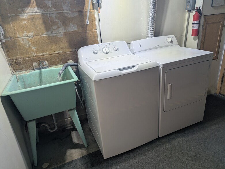 Private laundry - 4553 Cedar Ave S