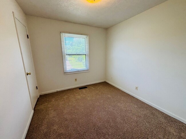 Building Photo - 435 Wakeman Ct NE