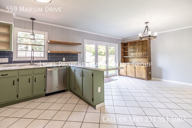 Building Photo - 559 Marsim Dr