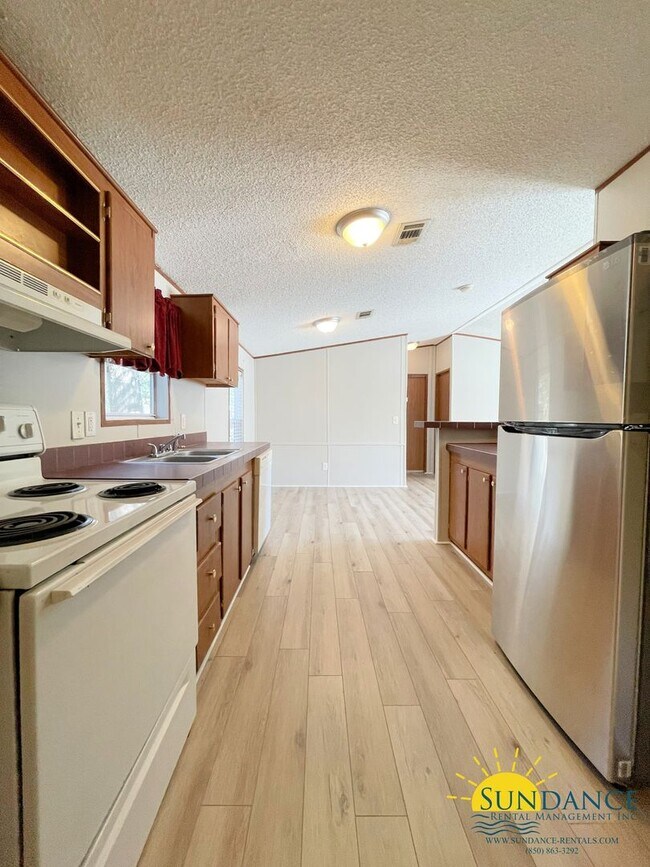 Building Photo - Great 3 Bedroom Mobile Home In Fort Walton...