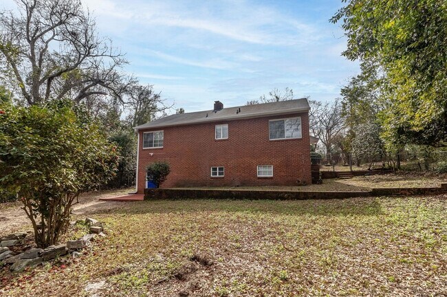 Building Photo - 2113 Cresswell Dr