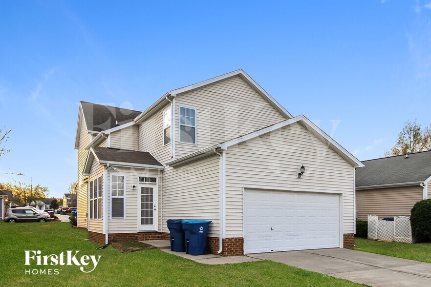 Building Photo - 112 Waverly St