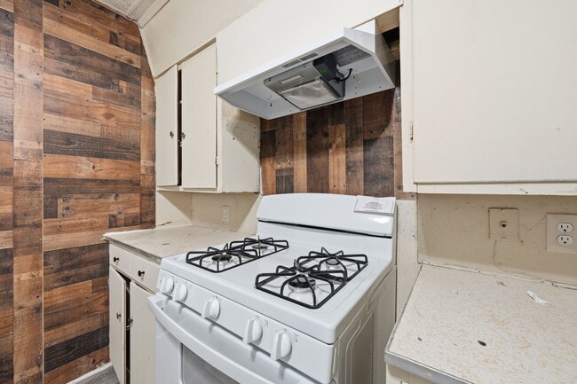 Building Photo - NA - "141 Ambroise St"