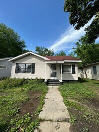 Building Photo - Spacious Four Bedroom Home