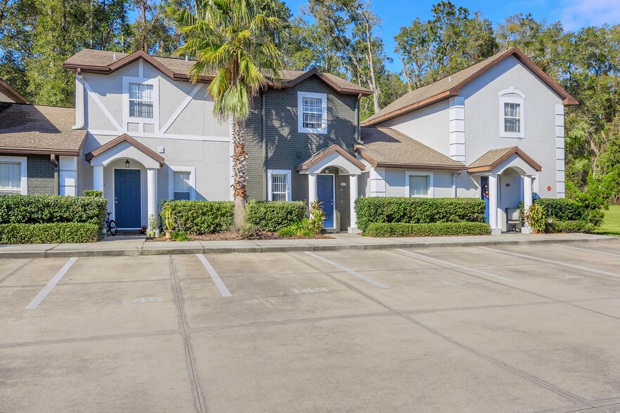 Building Photo - Carmendy Square Townhomes