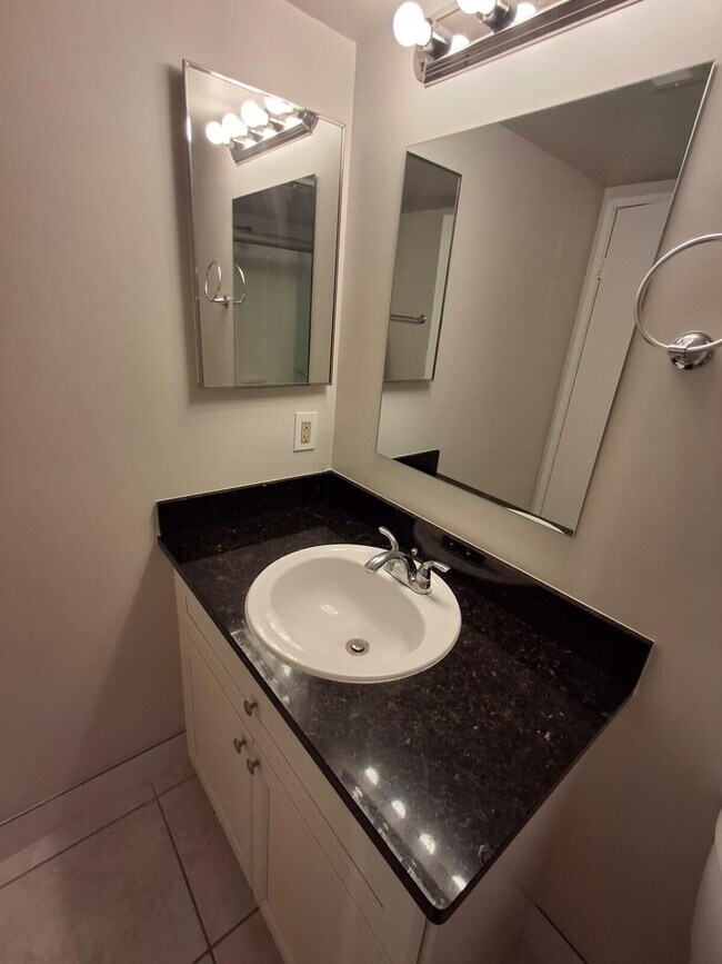 Building Photo - 3222 Coral Lake Ln