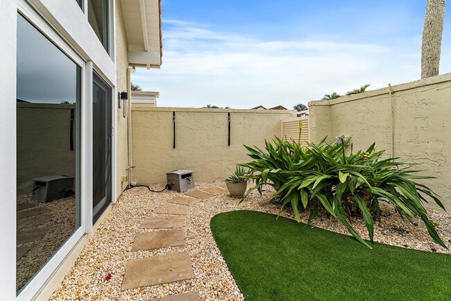 Building Photo - 108 E Tarpon Ln