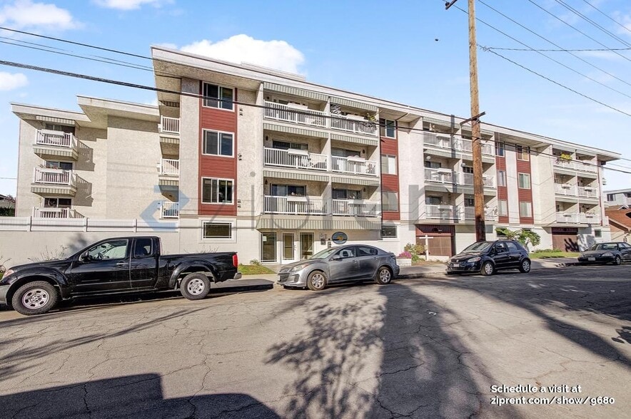 Building Photo - 363 Newport Ave