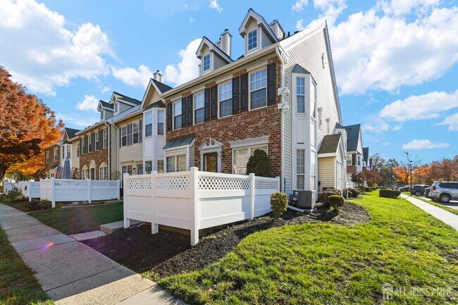 Building Photo - 194 Darwin Ln