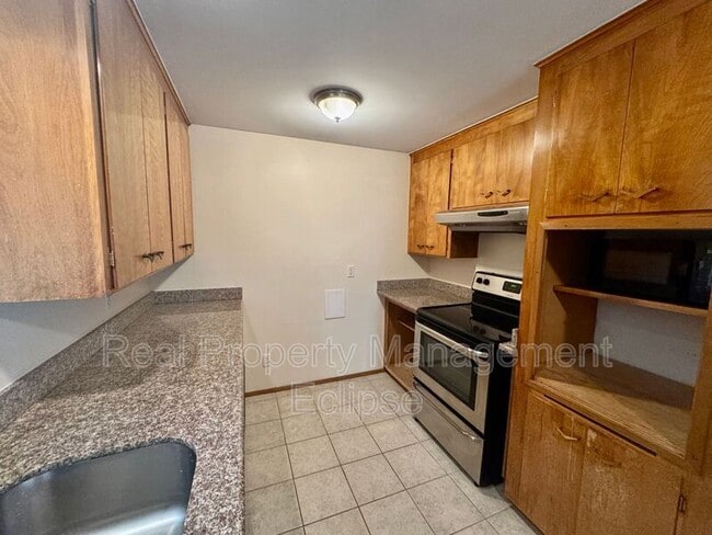 Building Photo - 10323 NE 68th St