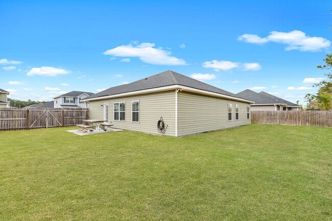 Building Photo - AVAILABLE JUNE [PETS PERMITTED]