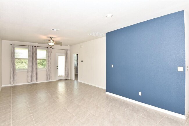 Building Photo - 241 Serpens St