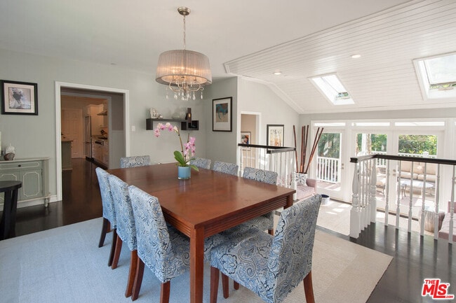 Building Photo - 7120 Pacific View Dr