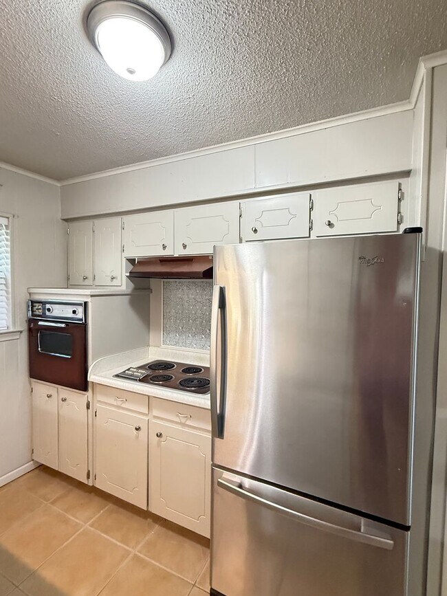 Building Photo - Classic Celina Charm with Vintage Comfort ...