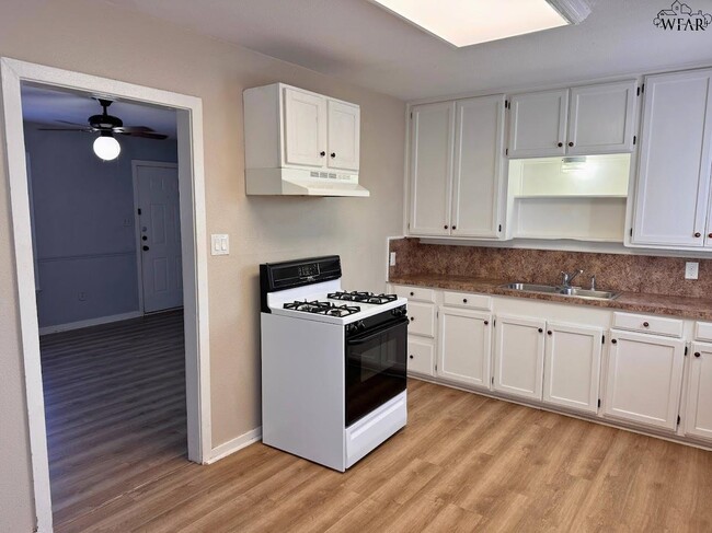 Building Photo - 2939 Parish St