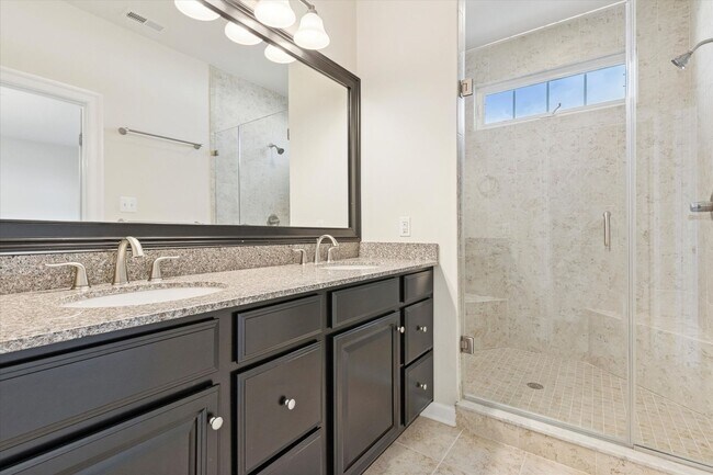 Building Photo - Available Now – Luxury 3 Bedroom, 2.5 Bath...