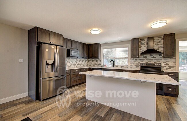 Building Photo - Felida Park- 4 Bedrooms on 1.5 Acres