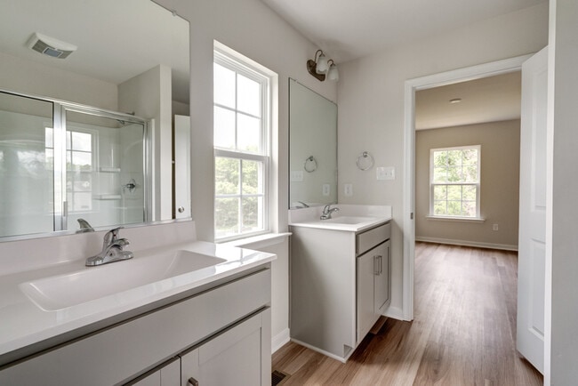 Building Photo - 301 Northfield Hts Ln