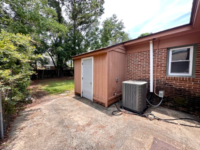 Building Photo - 639 Windermere Blvd