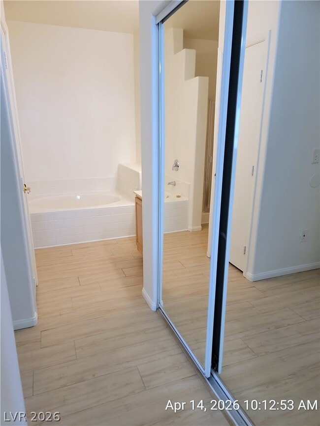 Building Photo - 5650 E Sahara Ave