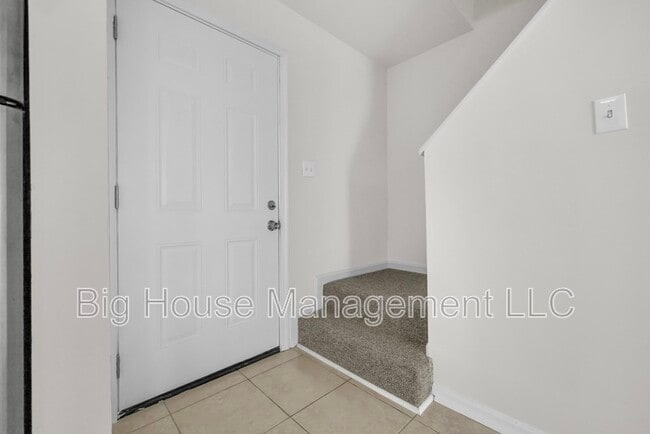 Building Photo - 3125 Heathcote Rd