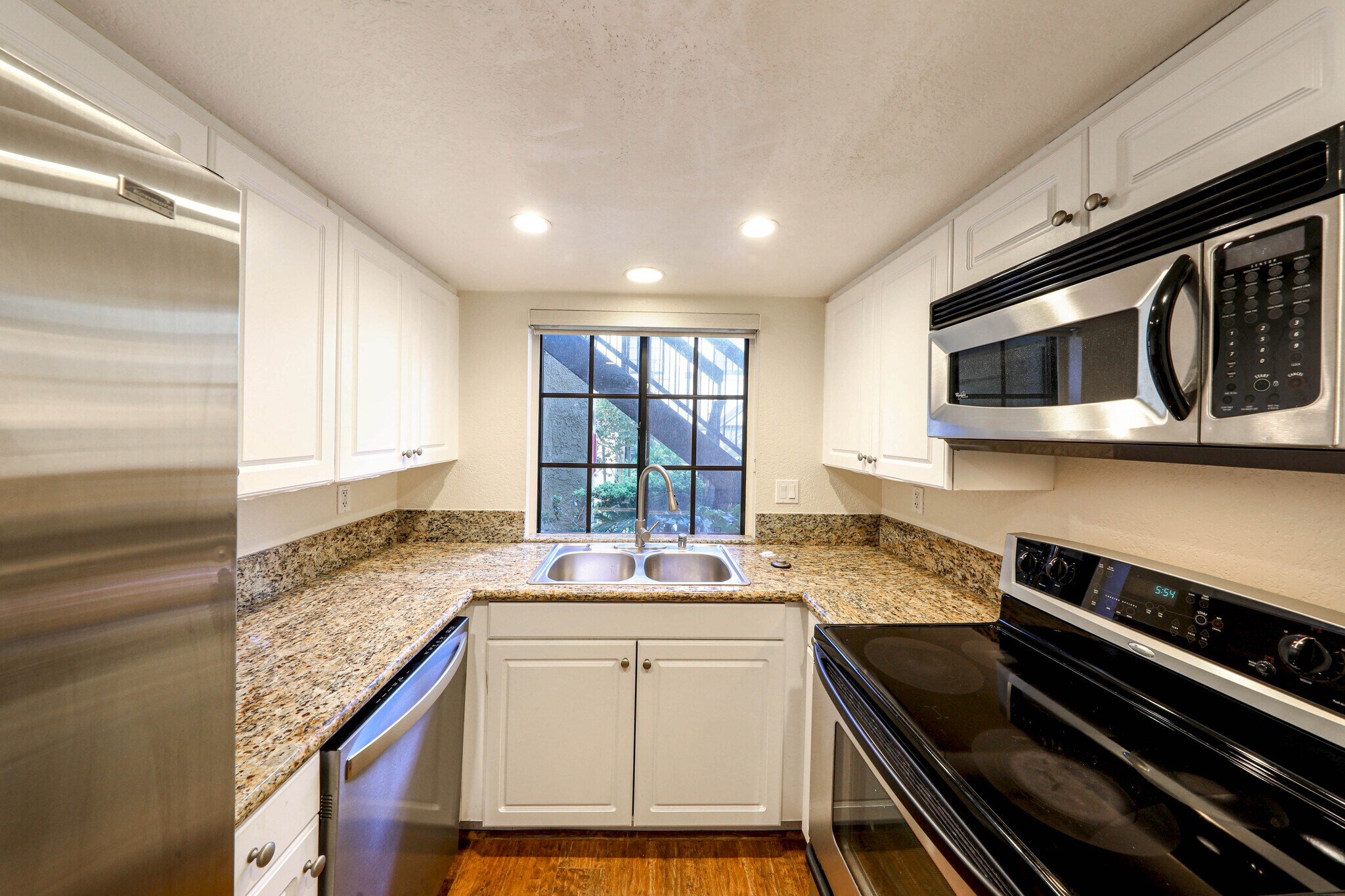 Kitchen - 25601 Indian Hill Ln