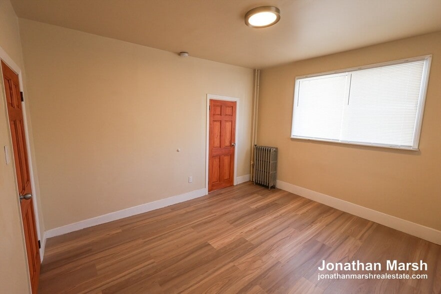 Building Photo - 112 Amory St