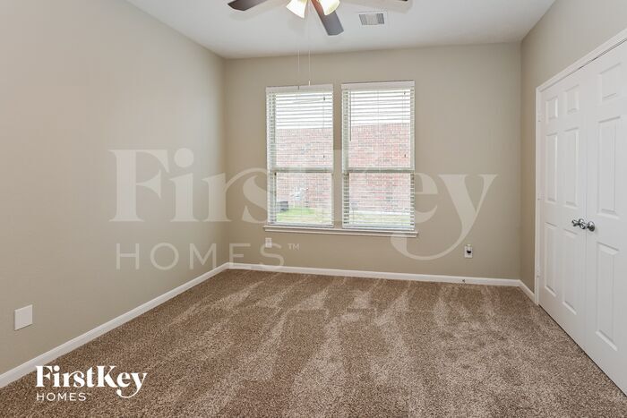 Building Photo - 25322 Squire Knoll St