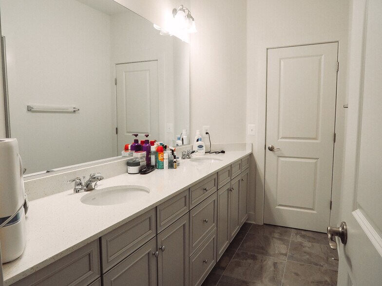 Building Photo - 24353 White Elm Pl