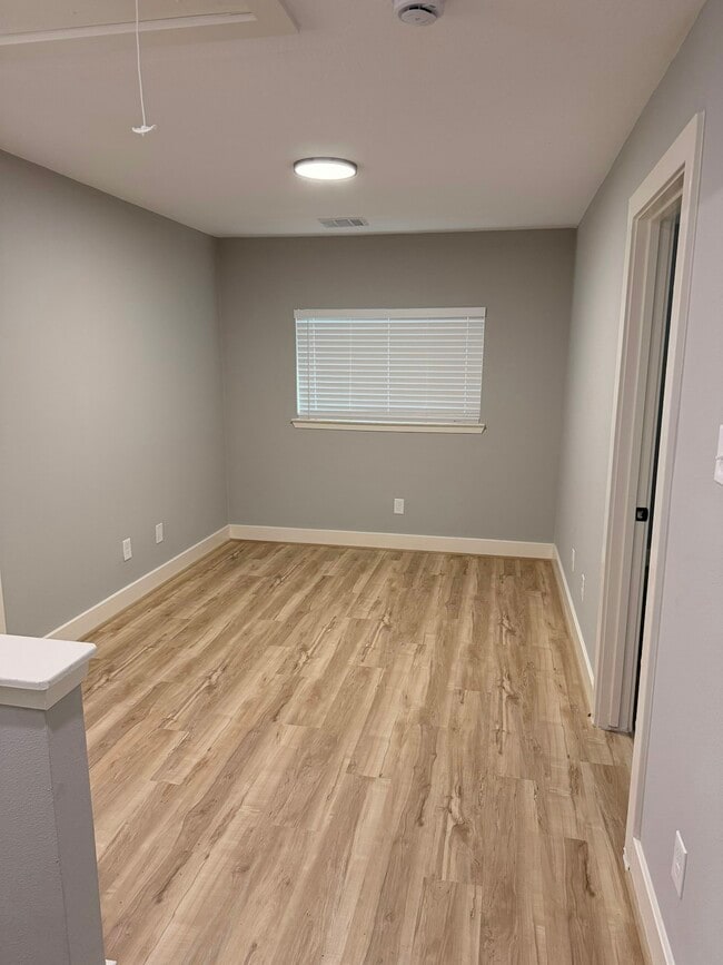 Building Photo - 10651 Cobblecreek Way