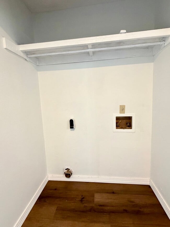 Building Photo - 2 BEDROOM 1 BATHROOM IN SOUTH TAMPA !!!