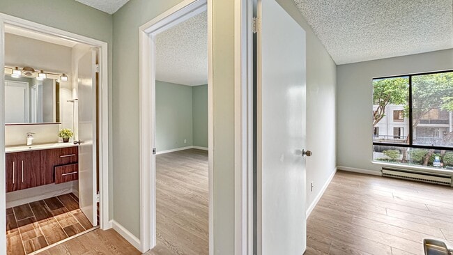 Building Photo - Exceptionally Renovated Corner Apartment at Watergate!