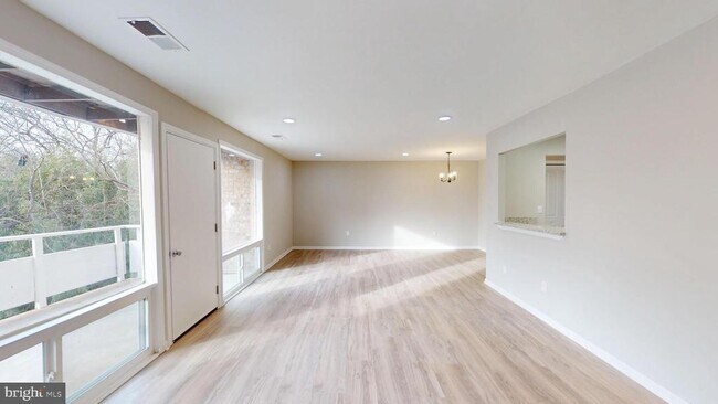 Building Photo - 564 Wilson Bridge Dr