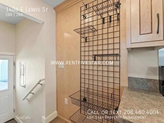 Building Photo - 1406 E Lewis St