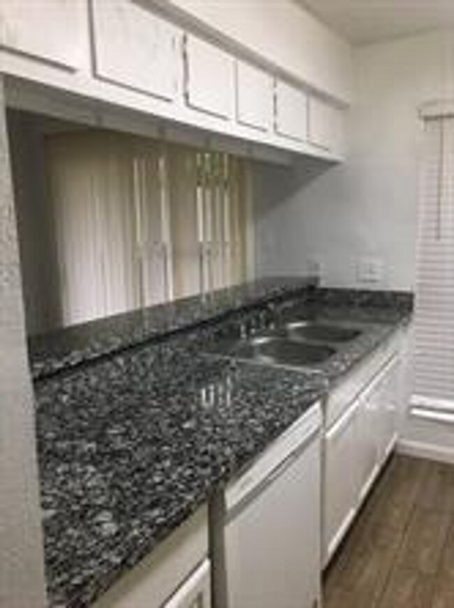 Building Photo - second floor unit - 3 bed, 2 bath condo for $1350 month