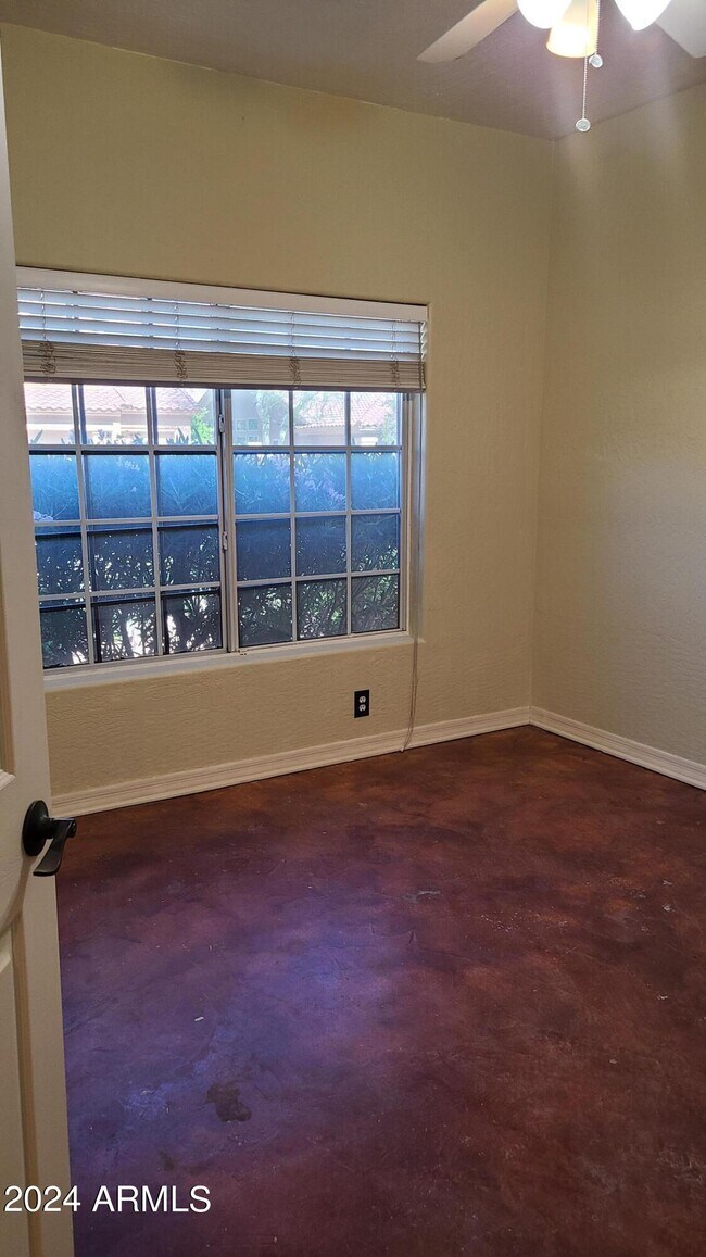 Building Photo - 14206 S 12th Pl