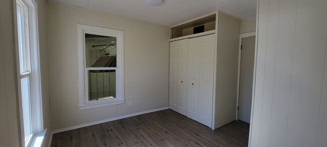 Building Photo - 2 Bedroom 1 Bath Home