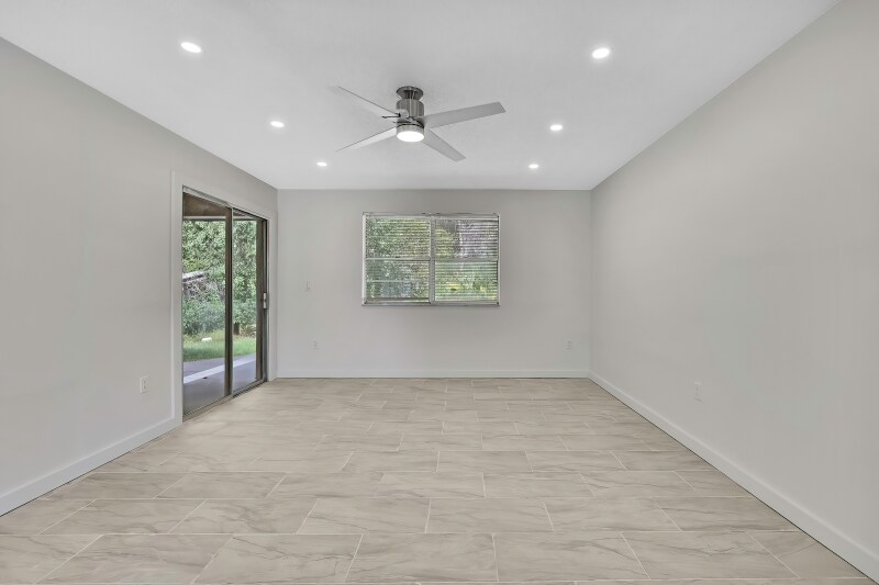 Building Photo - 10931 W Tidewater Cir