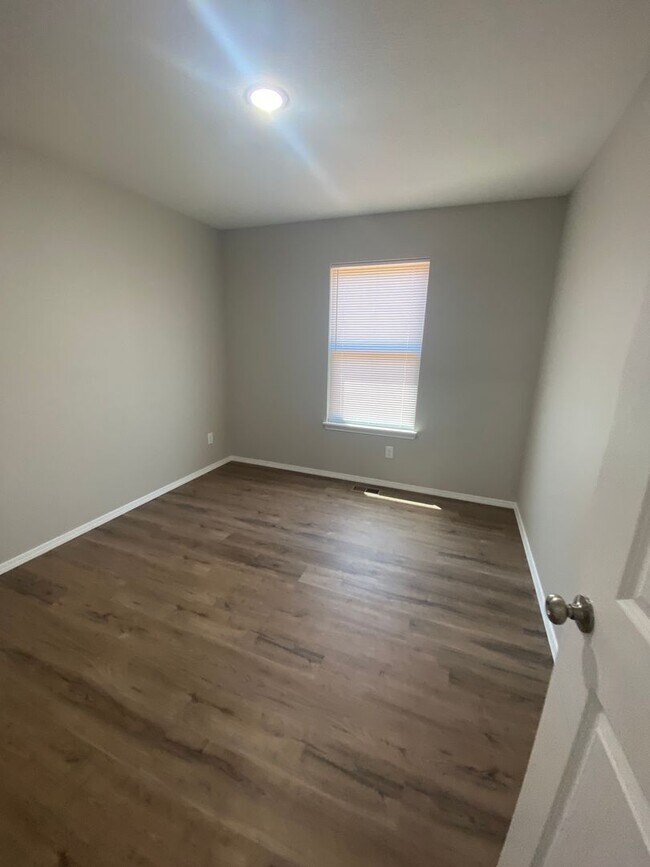 Building Photo - Brand New Home!!
