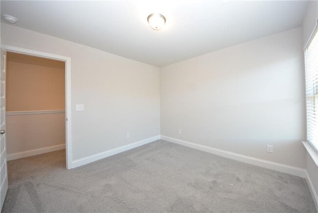 Building Photo - 232 Hellen Vly Dr