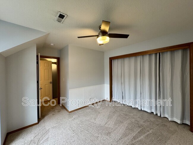 Building Photo - 741 SE Camellia Ct