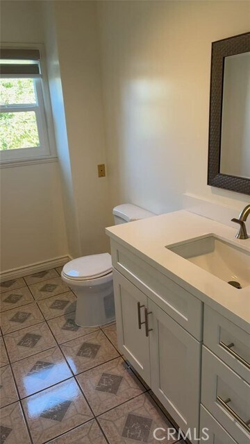 Building Photo - 11 E Rodell Pl