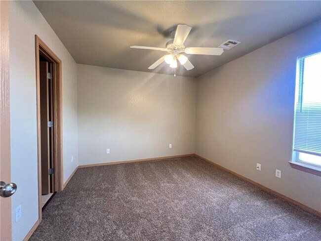 Building Photo - 1132 Remington Dr