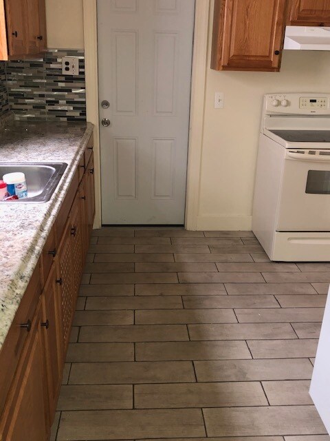 Kitchen with 2 pantries - 1307 Hamilton St