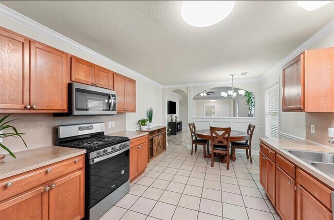 Building Photo - 1614 York Creek Dr