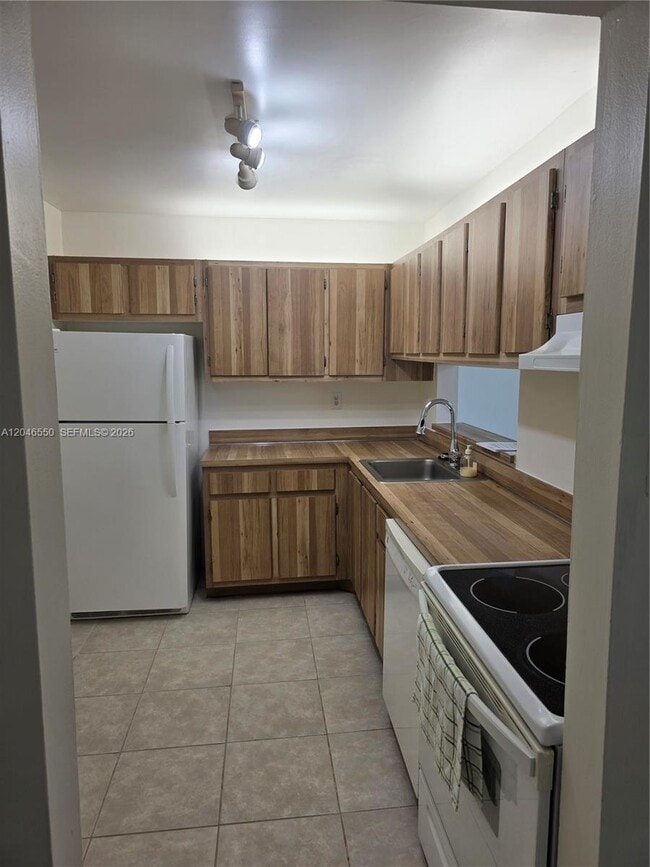 Building Photo - 8075 SW 107th Ave