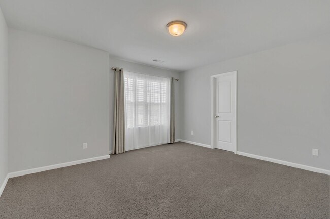 Building Photo - 1051 Lonergan Cir