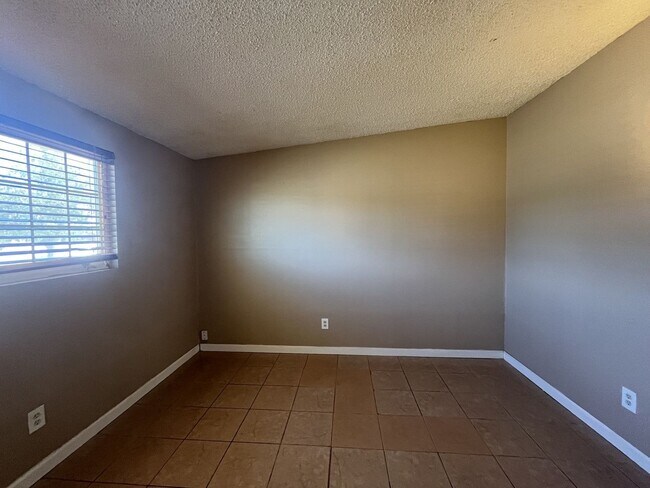 Building Photo - 8736 Aspen Ave
