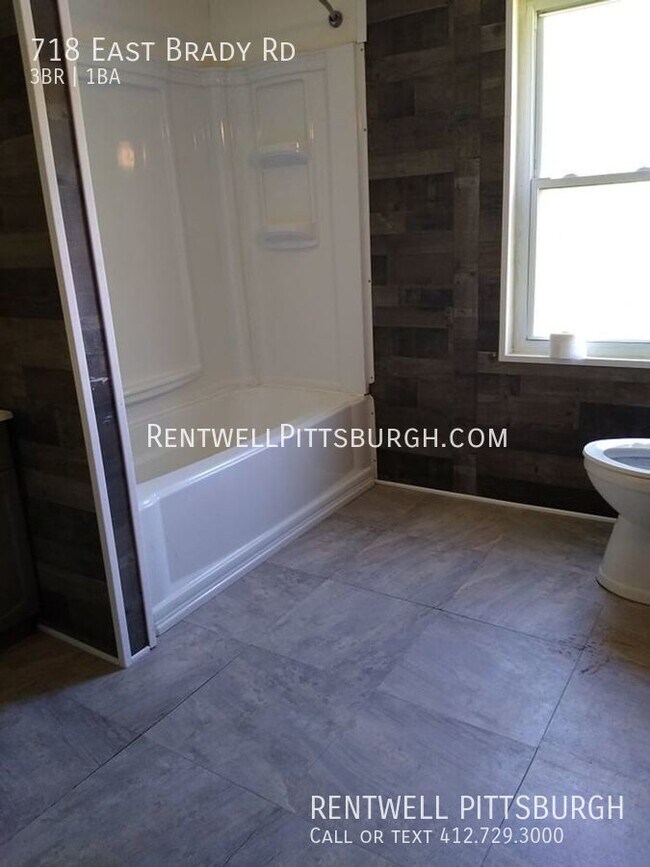 Building Photo - 3 Bedroom Home in Cowansville