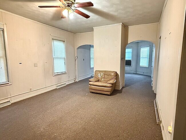 Building Photo - 87 Hathaway St